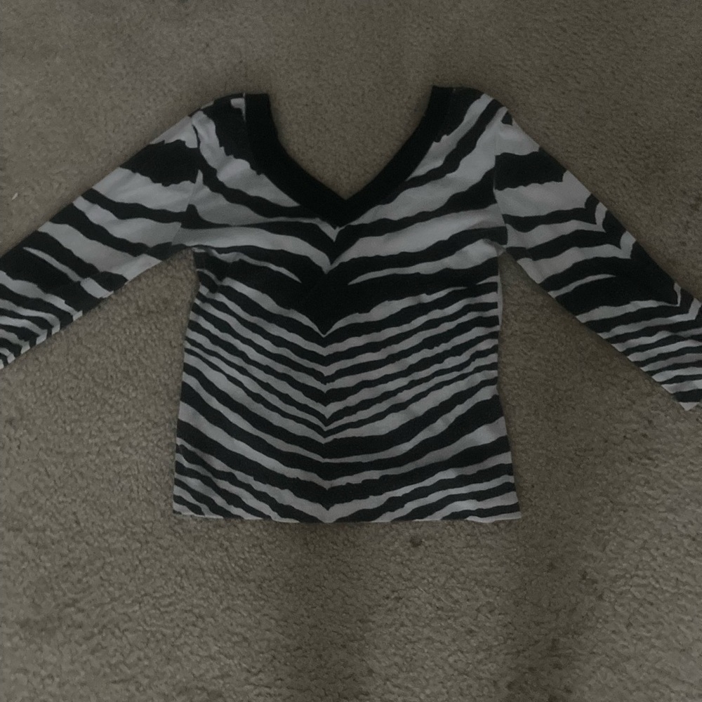 Vintage V neck black and white striped top